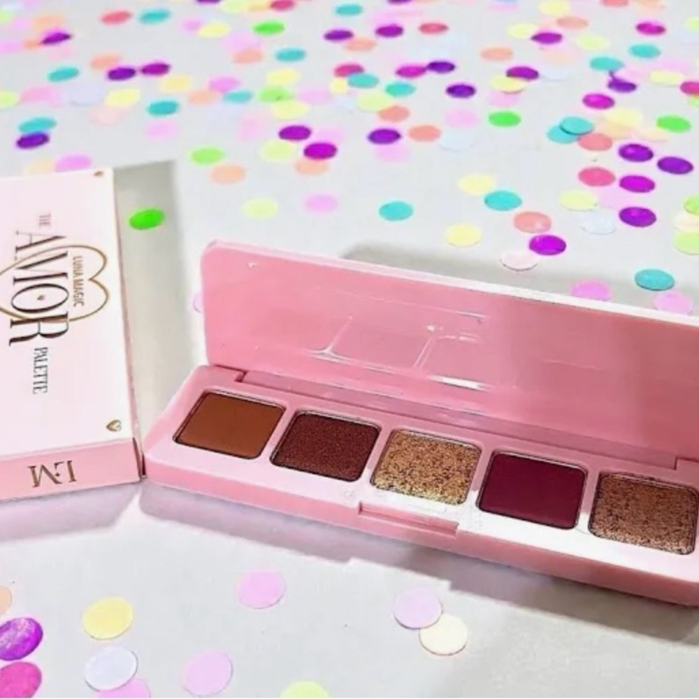 Amor Eyeshadow Palette - Picture 2 of 4